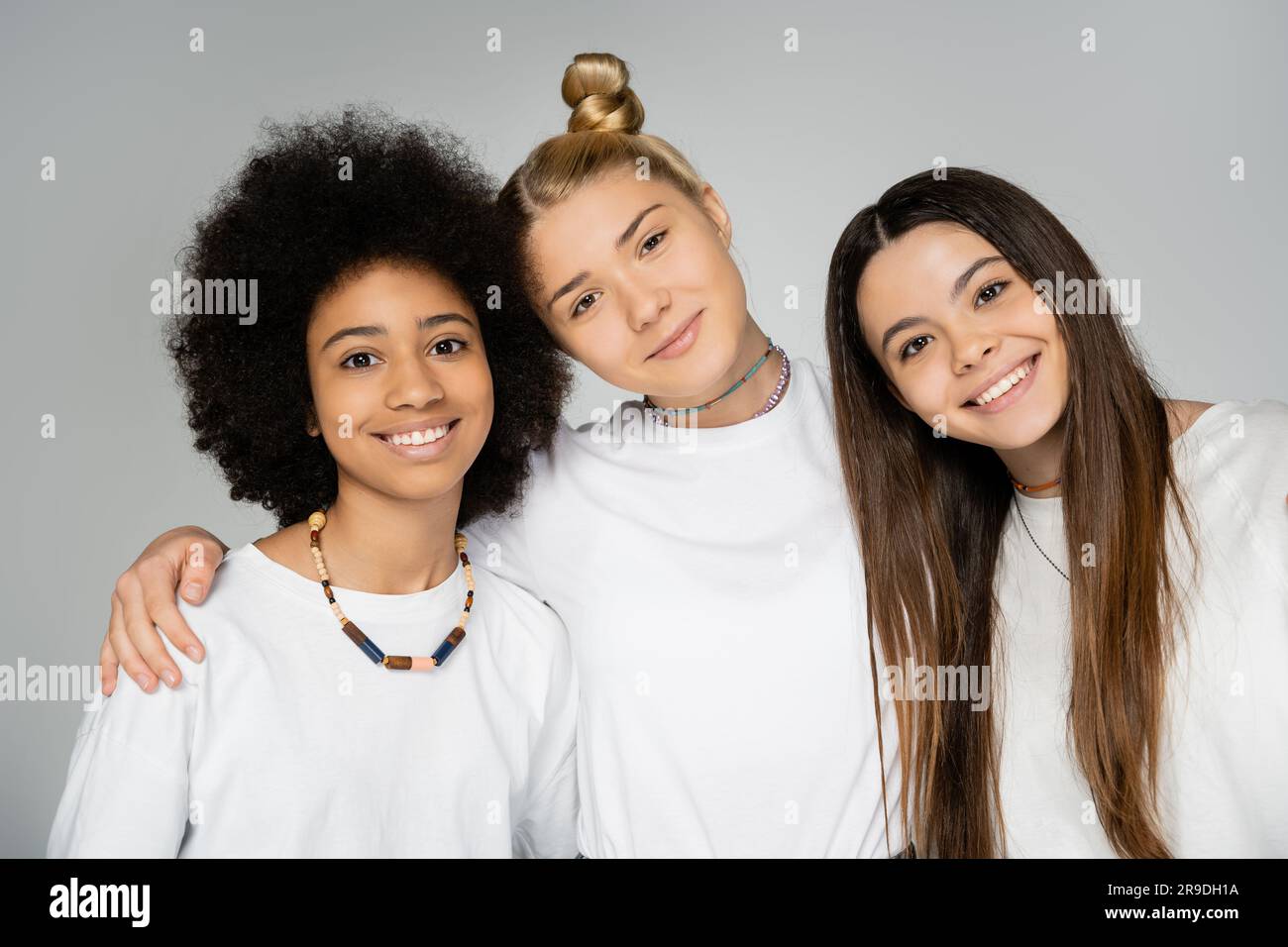 Teen girl friends group fashion hi-res stock photography and images - Alamy