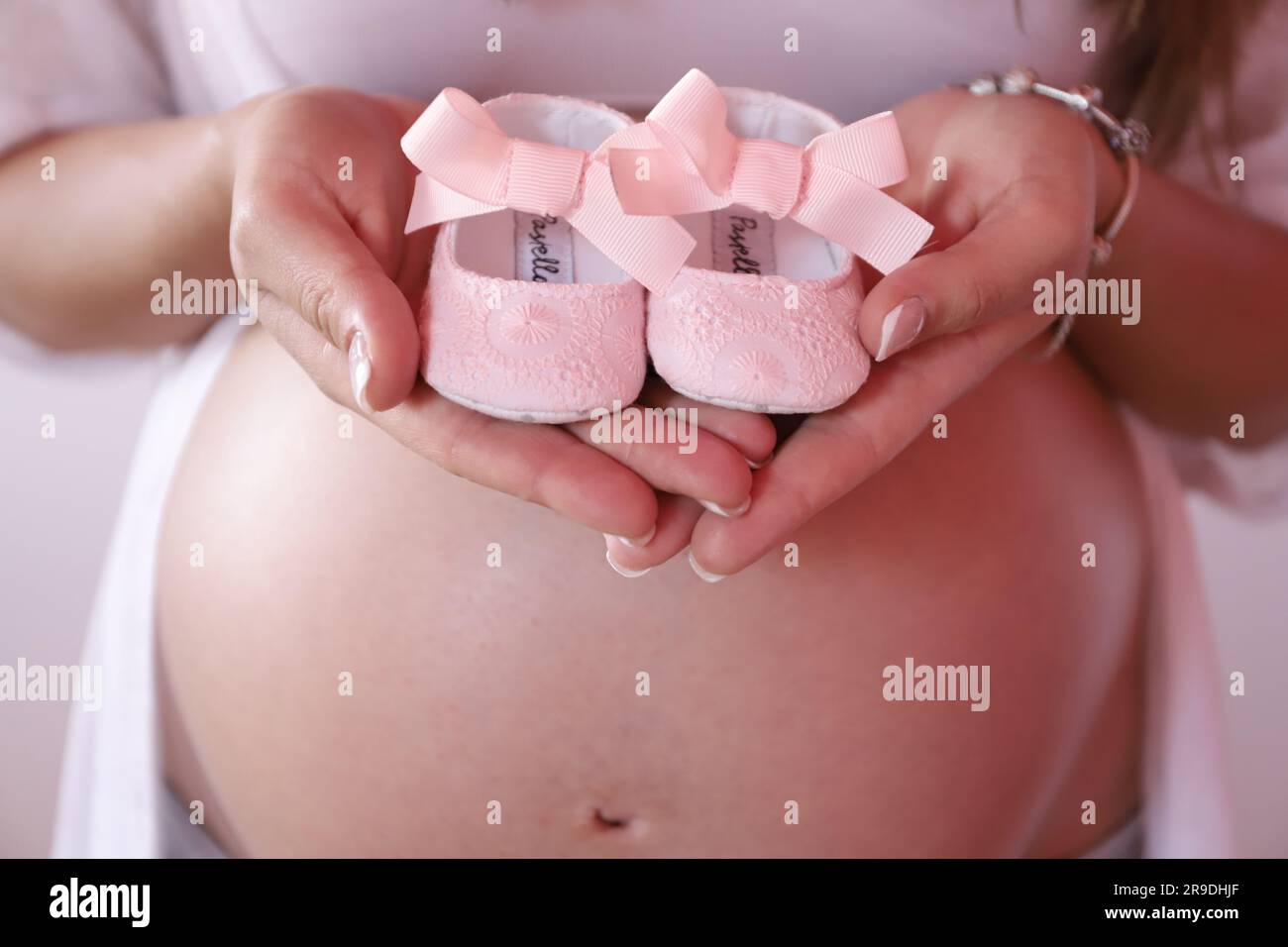 pregnancy-newborn-stock-photo-alamy