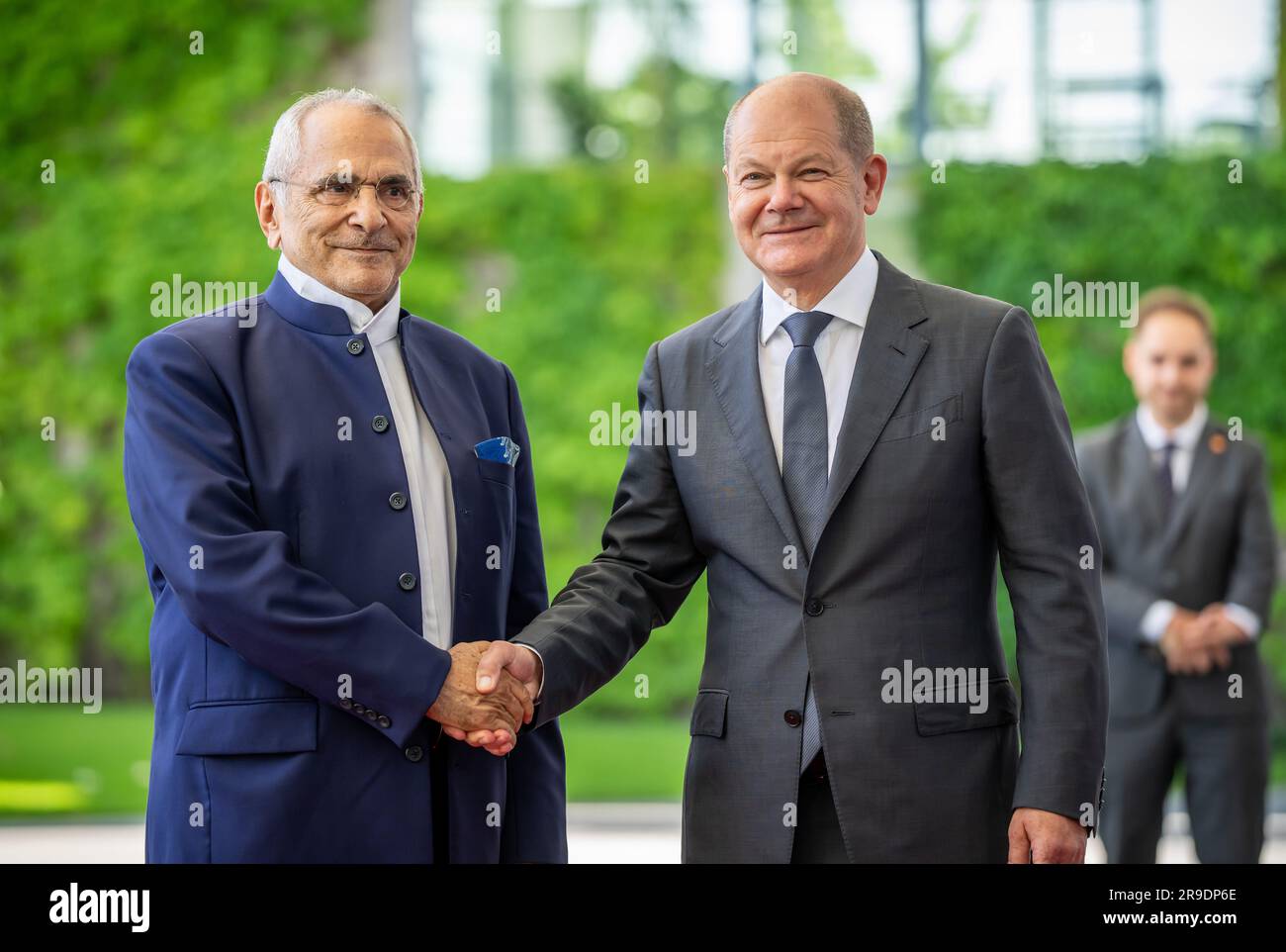 Berlin, Germany. 26th June, 2023. Chancellor Olaf Scholz (SPD), welcomes José Ramos-Horta, President of the Democratic Republic of Timor-Leste, for a joint meeting in front of the Federal Chancellery. Credit: Michael Kappeler/dpa/Alamy Live News Stock Photo