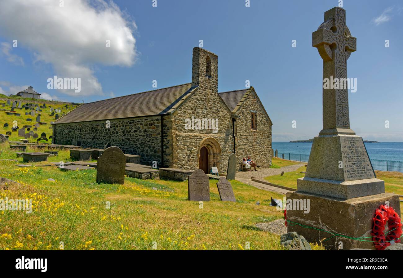 The Church of St Hywyn at Aberdaron seafront on the Llyn or Lleyn Peninsula, North Wales, UK. Stock Photo