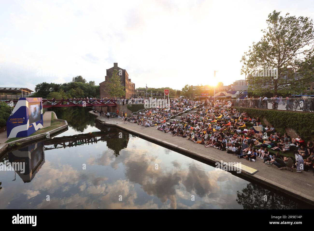 canal-festival-sunset-uk-hi-res-stock-photography-and-images-alamy