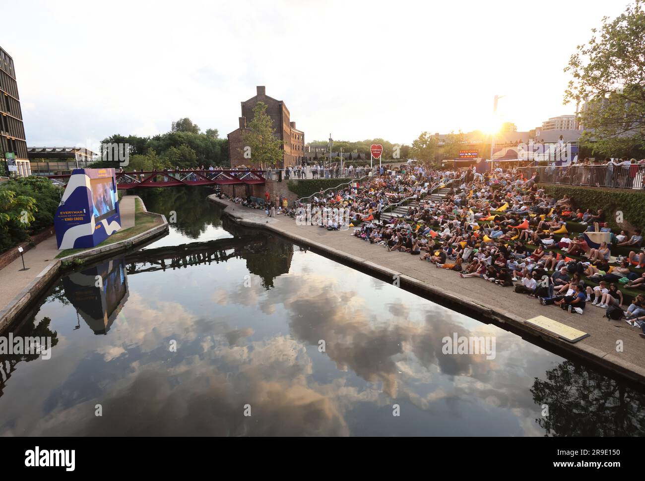 canal-festival-sunset-uk-hi-res-stock-photography-and-images-alamy