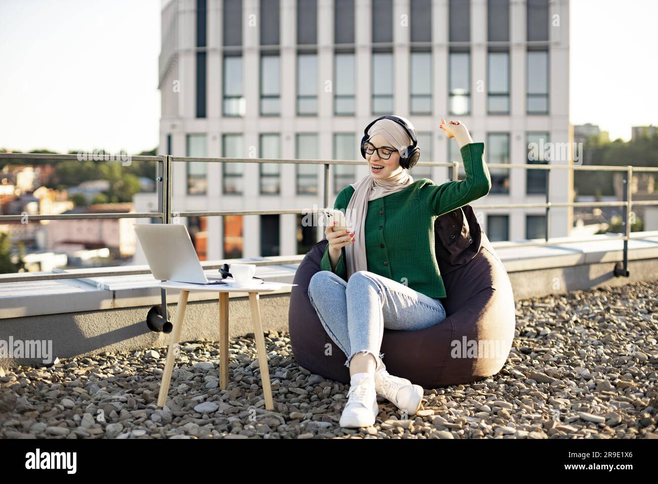 Woman rocking out singing music hi-res stock photography and images - Alamy