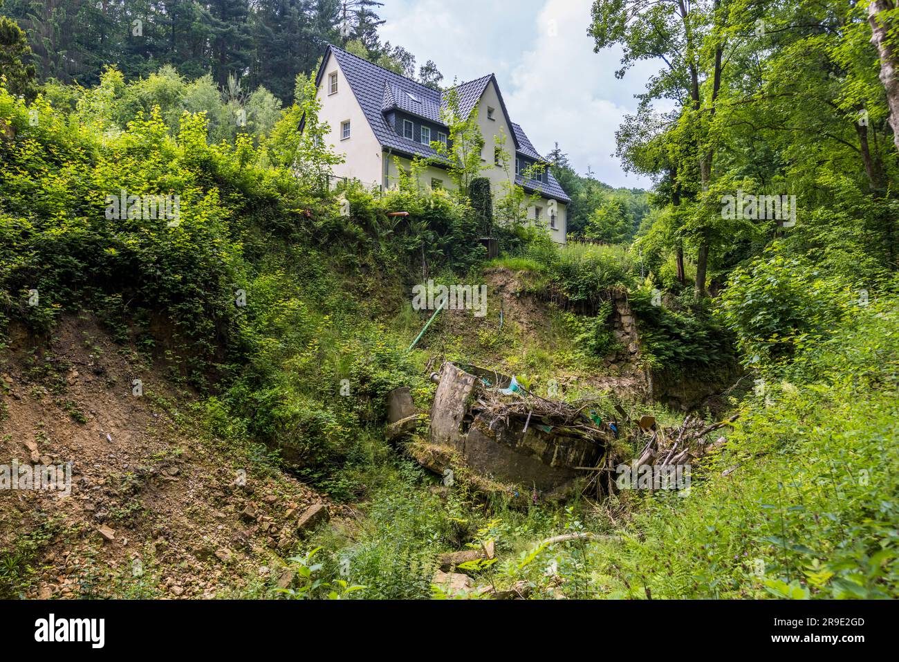 Flood damage to the infrastructure at the Kuckuckswinkel vacation home in Hirschgrund on the Elbe River near Schöna, Germany. Residential house on the precipice. Heavy rainfall washed out a road and swept away parts of the path. Saxon Switzerland Stock Photo