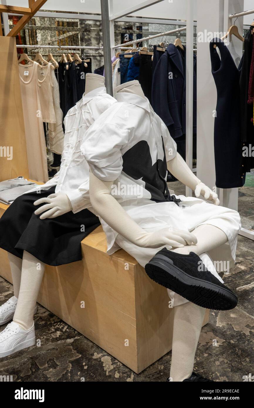High end clothes shop hi res stock photography and images Alamy