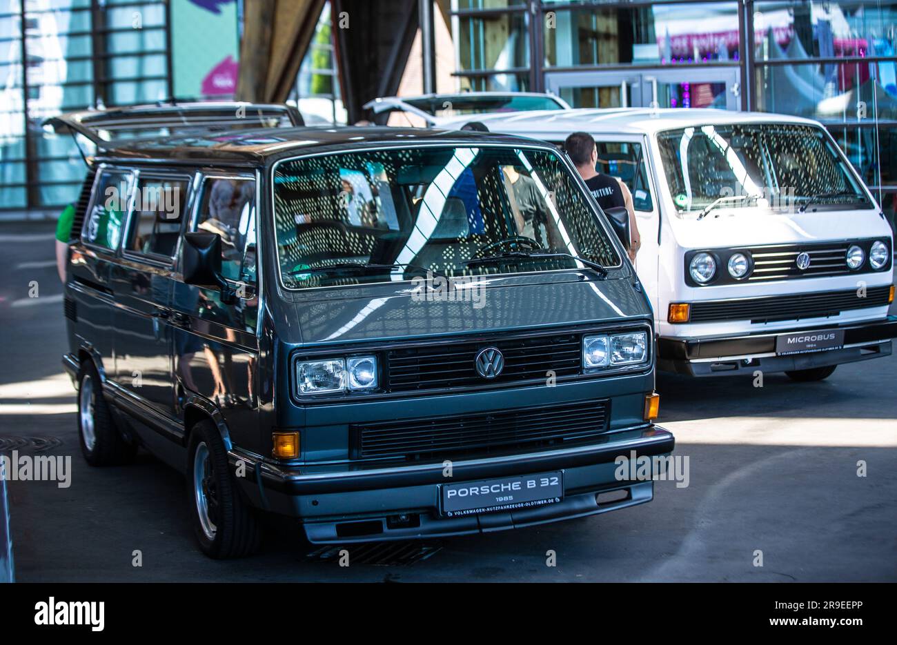 Vw bus vw bus festival hi-res stock photography and images - Alamy