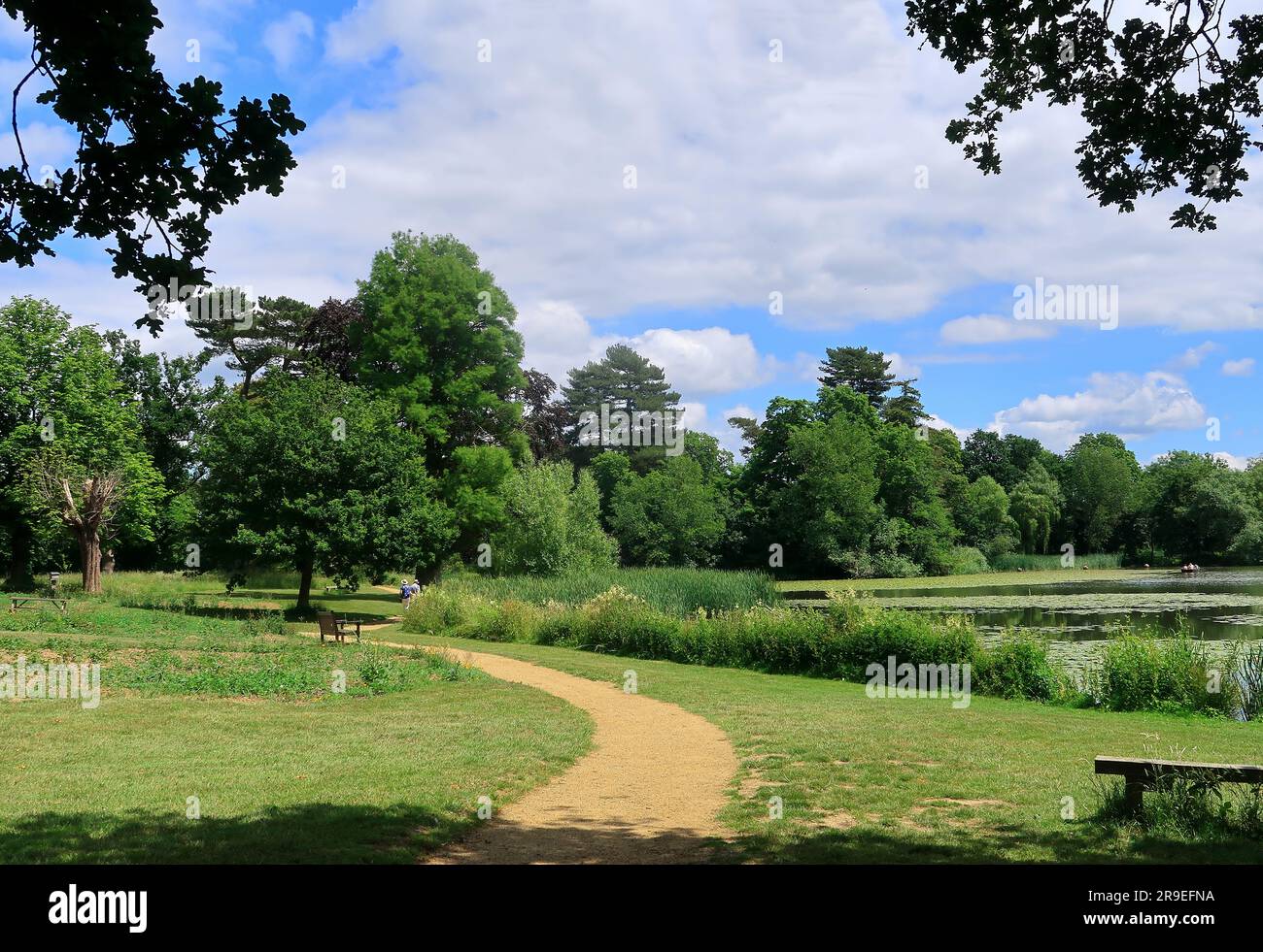 Footpath alongside the River Eden in the Kent countryside Stock Photo ...