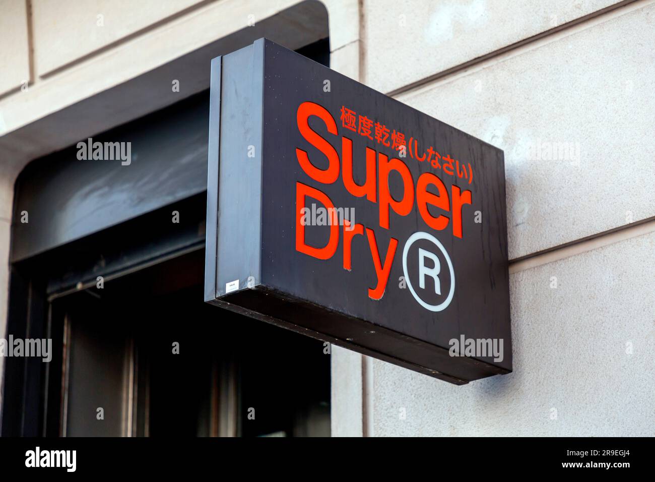 Superdry sign hi-res stock photography and images - Alamy