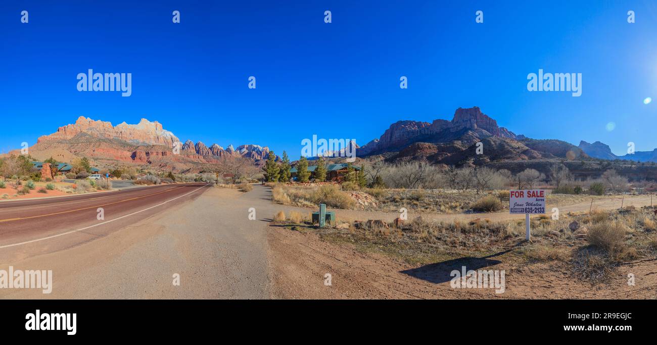 Aufnahme der Strasse nach Springdale am Eingang zum Zion Nationalpark Stock Photo