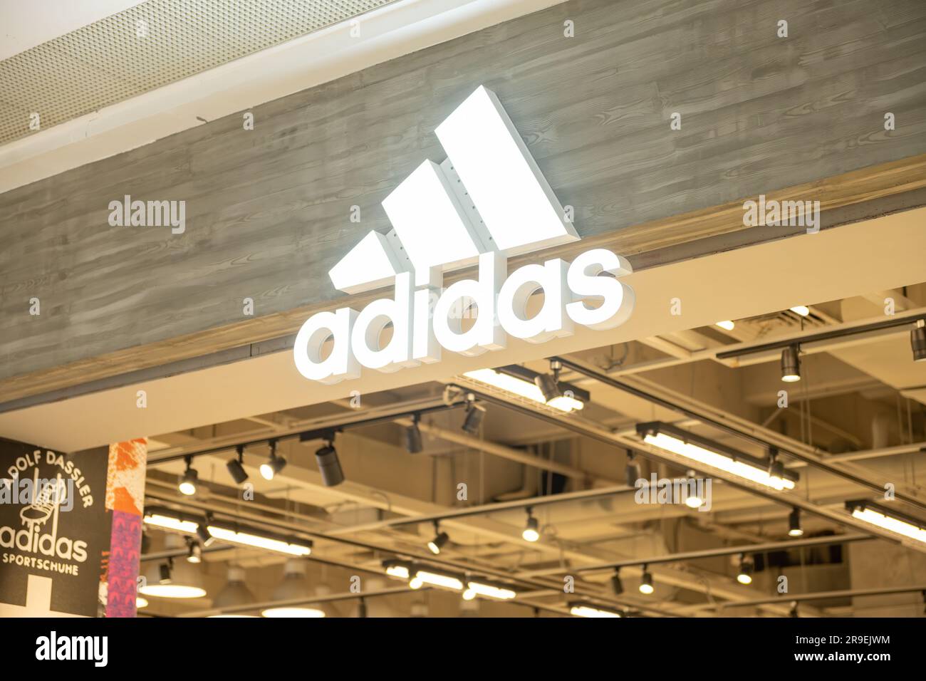 Adidas shop china hi res stock photography and images Alamy