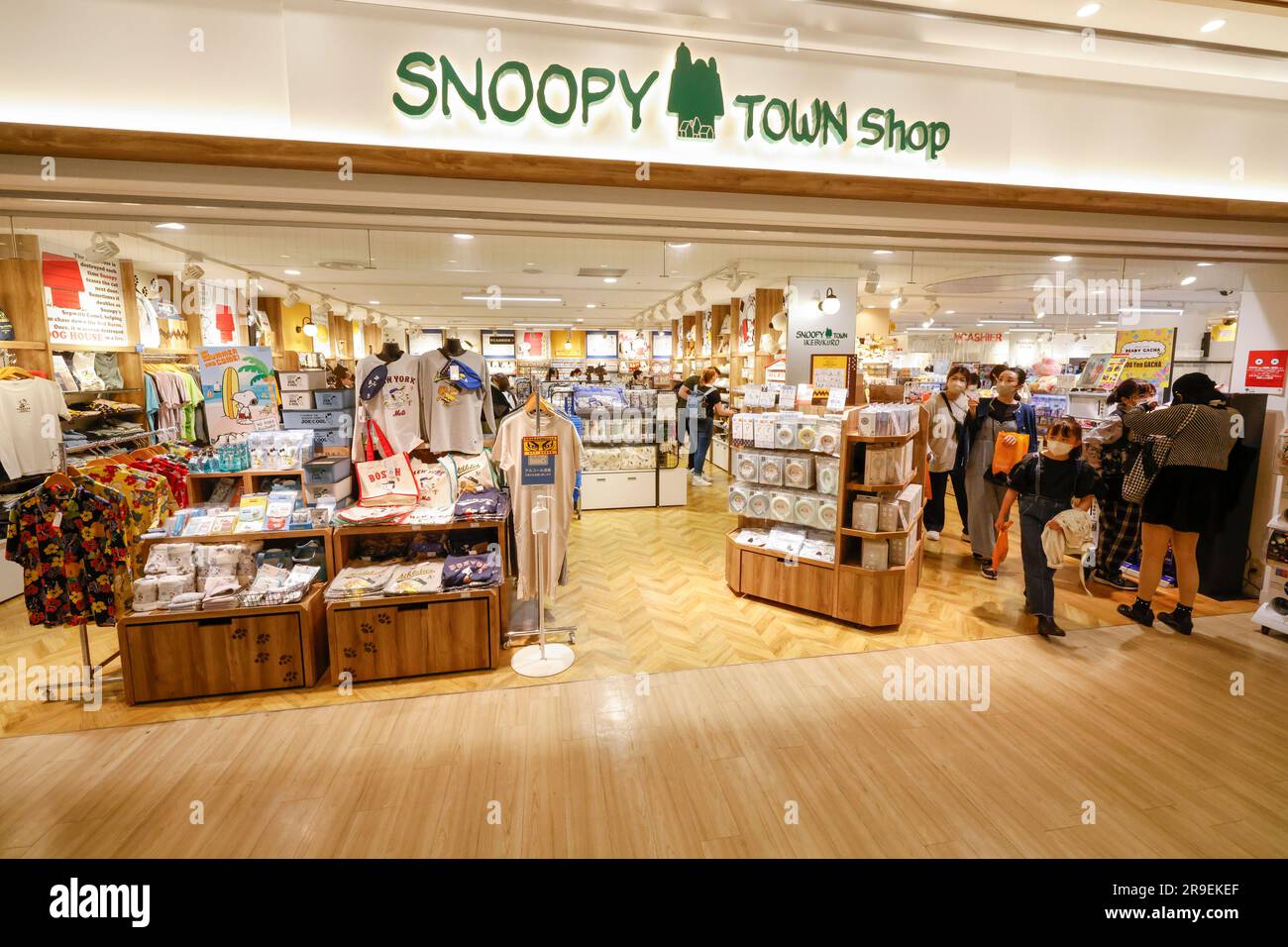 POKEMON CENTER, SNOOPY TOWN, KIDDYLAND A IKEBUKURO, TOKYO Stock Photo