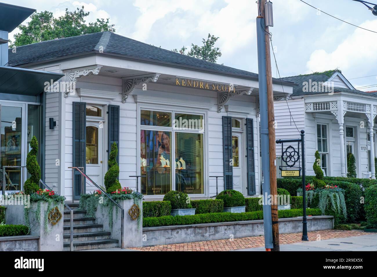 Kendra scott hires stock photography and images Alamy