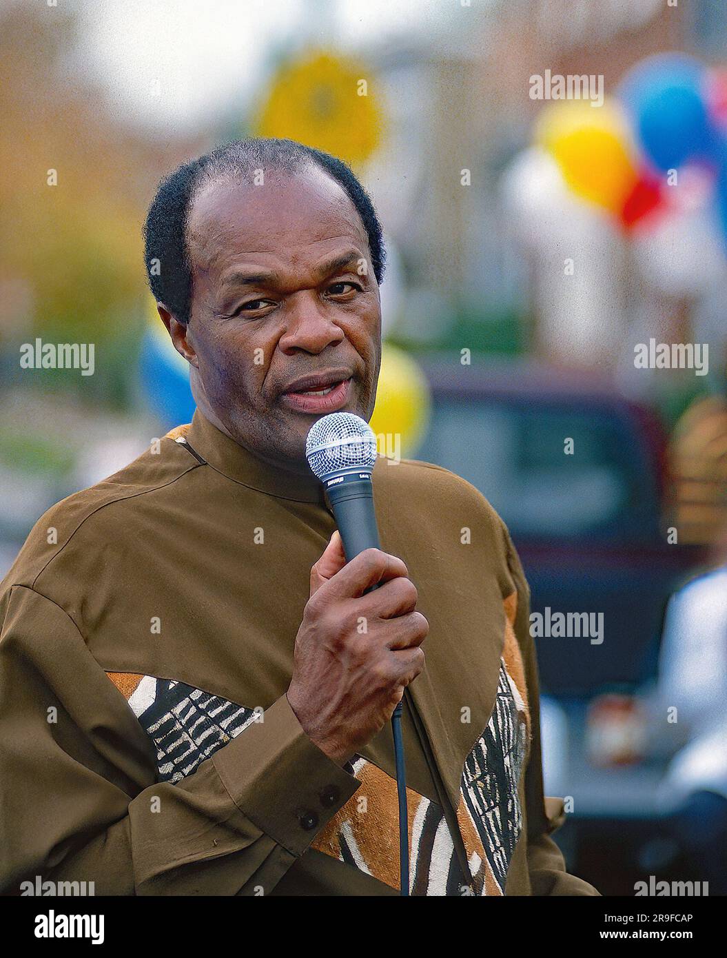 WASHINGTON DC - NOVEMBER 8, 1994 Marion Barry the ward 8 city councilman during his campaign for reelection as Mayor speaks to supporters on the street in Ward 8 on Election Day. He won the election and went on to serve a fourth term as Mayor . Stock Photo