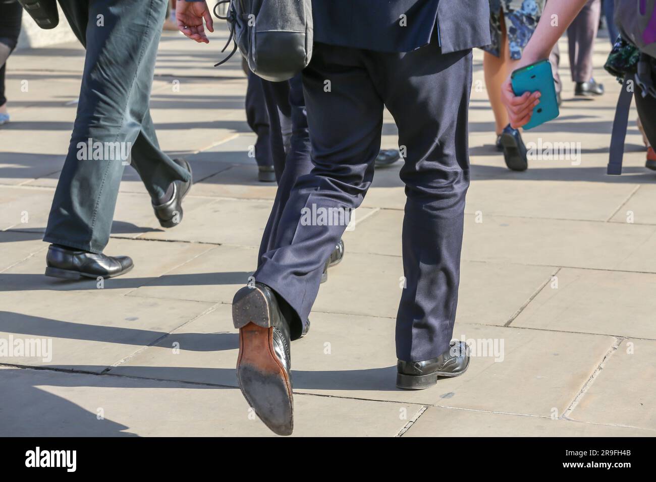 Men in suits businessmen hi-res stock photography and images - Alamy