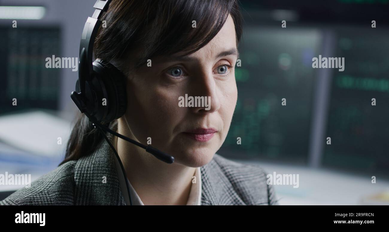 Female trader money exchange market hi-res stock photography and images -  Alamy