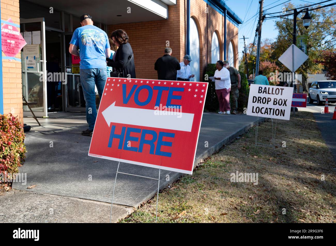 Oct 27, 2022 - Canton, Georgia, USA - Early voters queue outside voting location in Canton, Georgia, a small town in north Georgia with Georgia voters continuing to hit record breaking turnout on second week of early voting. Georgia is well over the One Million mark with 1,017,732 voters casting their ballot during Early Voting, with 124,508 showing up on Tuesday. Georgia has had record Early Voting turnout since the first day of Early Voting this year, surging to nearly twice the number on the first day of Early Voting in 2018 according the Secretary of State records. (Credit Image: © Robin R Stock Photo