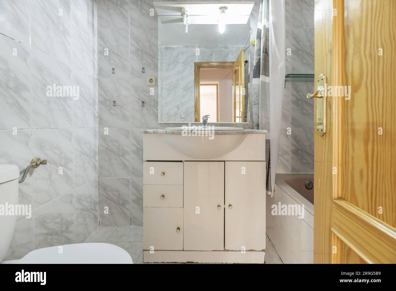Bathroom with white porcelain shell sink with chrome faucet on water