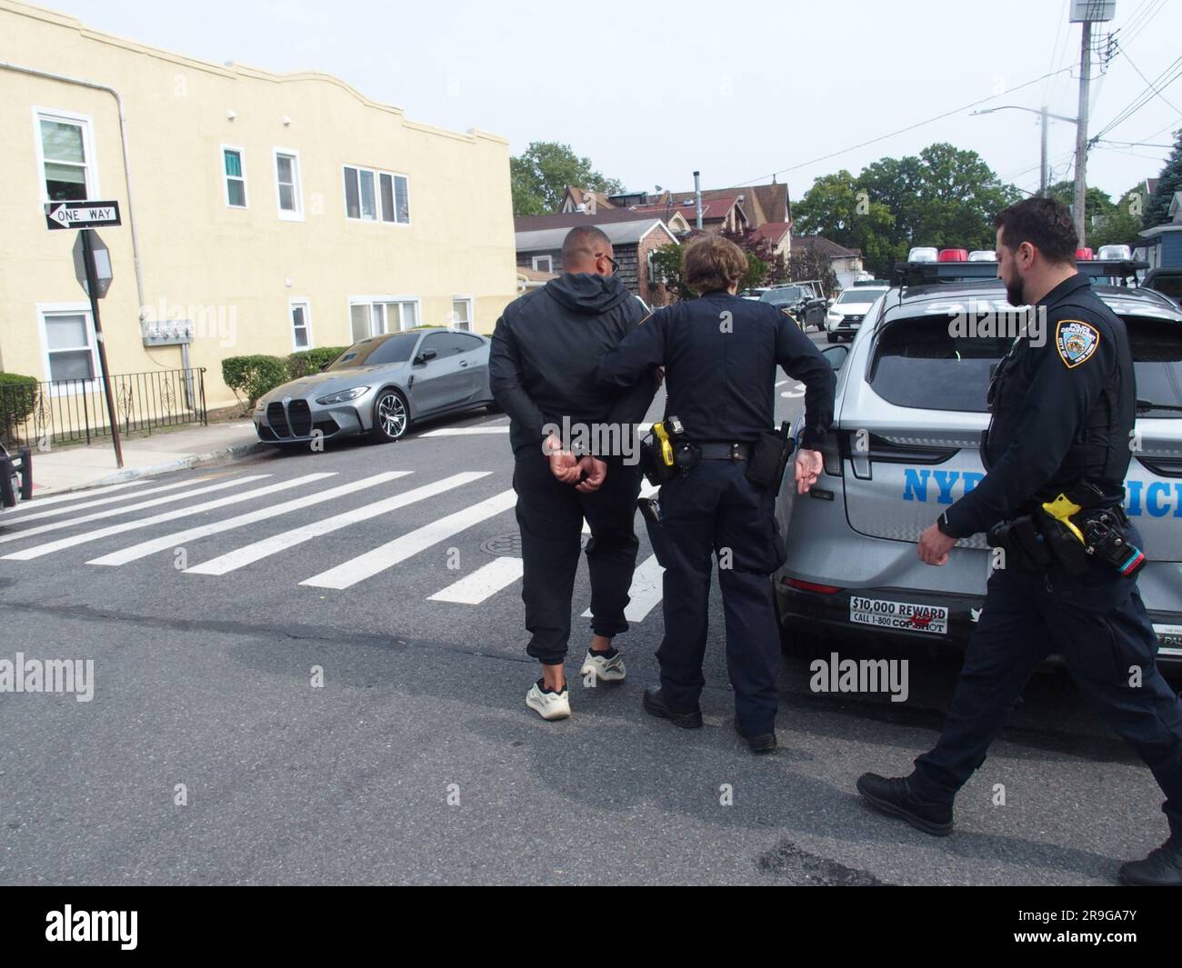 New York, New York, USA. 26th June, 2023. Sheepshead Bay New York, New York City Police Officers from the 61st. precinct and officers from PSA 1( Police service area) with the aid of the Aviation unit track down 2 alleged car thieves after a brief chase. (Credit Image: © Bruce Cotler/ZUMA Press Wire) EDITORIAL USAGE ONLY! Not for Commercial USAGE! Stock Photo