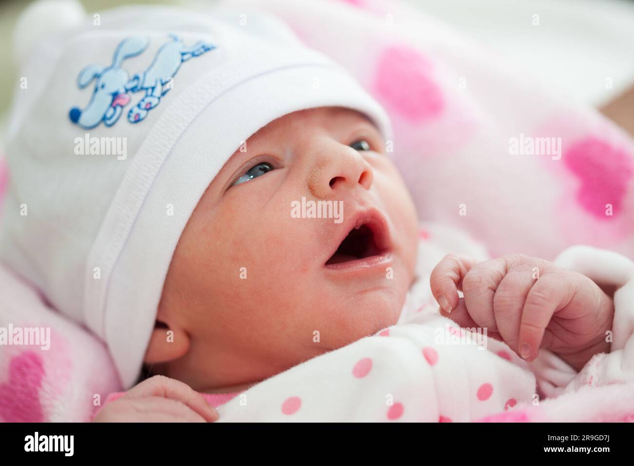 Newborn girl in the hospital on the day of her birth Stock Photo - Alamy