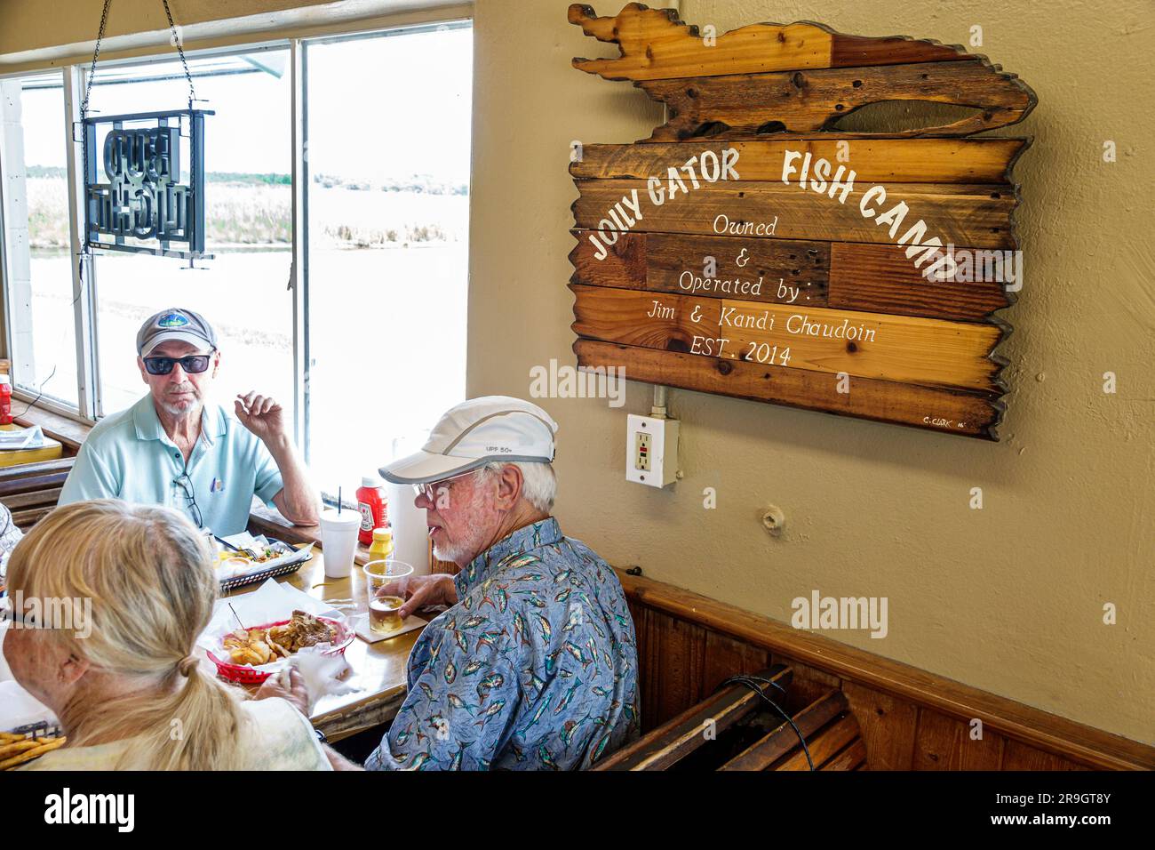Geneva Florida,Jolly Gator Fish Camp Bar & Grill seafood restaurant,inside customers dining