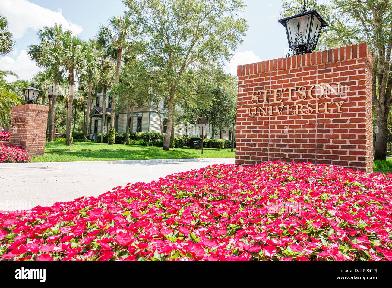 Deland Florida,Stetson University school campus,entrance gate flowers flowerbed Stock Photo Alamy