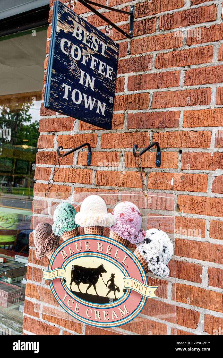 Folkston town city,Whistlin Dixie restaurant,Blue Bell