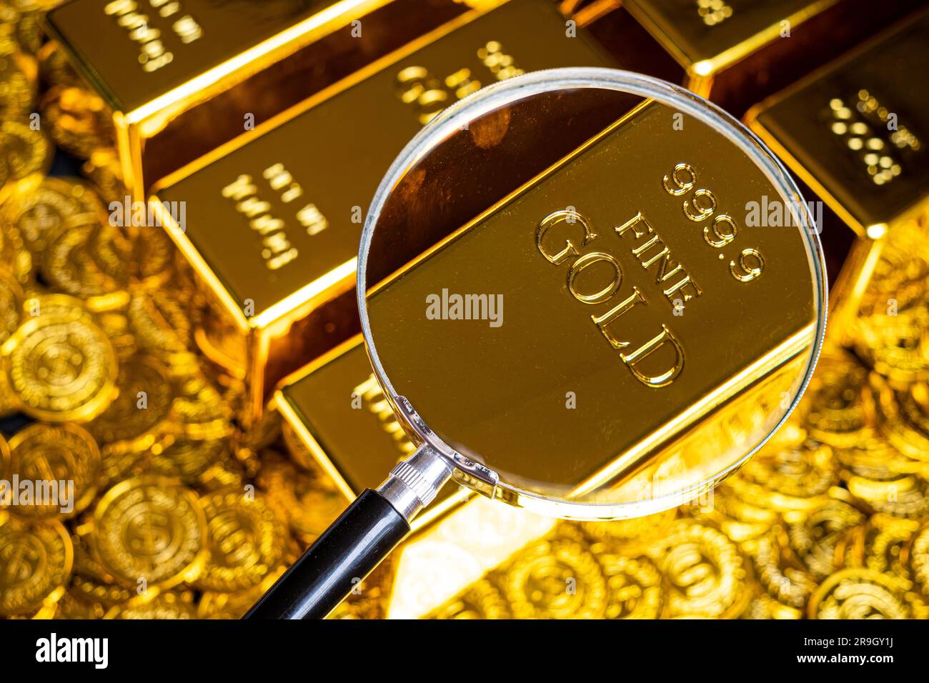 Pile gold bars and coins hi-res stock photography and images - Alamy