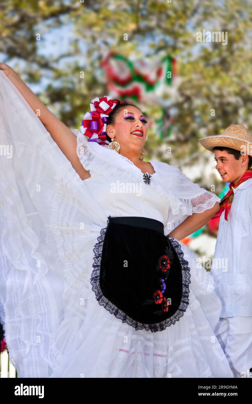 Mexican folkloric dancers Cinco de Mayo 2 Stock Photo