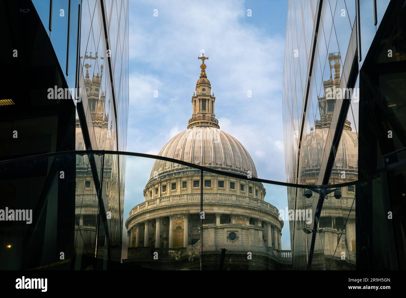 06.23.23. London, United kingdom. St Pauls cathedral is most popular touristical church in London city. Splendid interior spaces and amazing arts on t Stock Photo