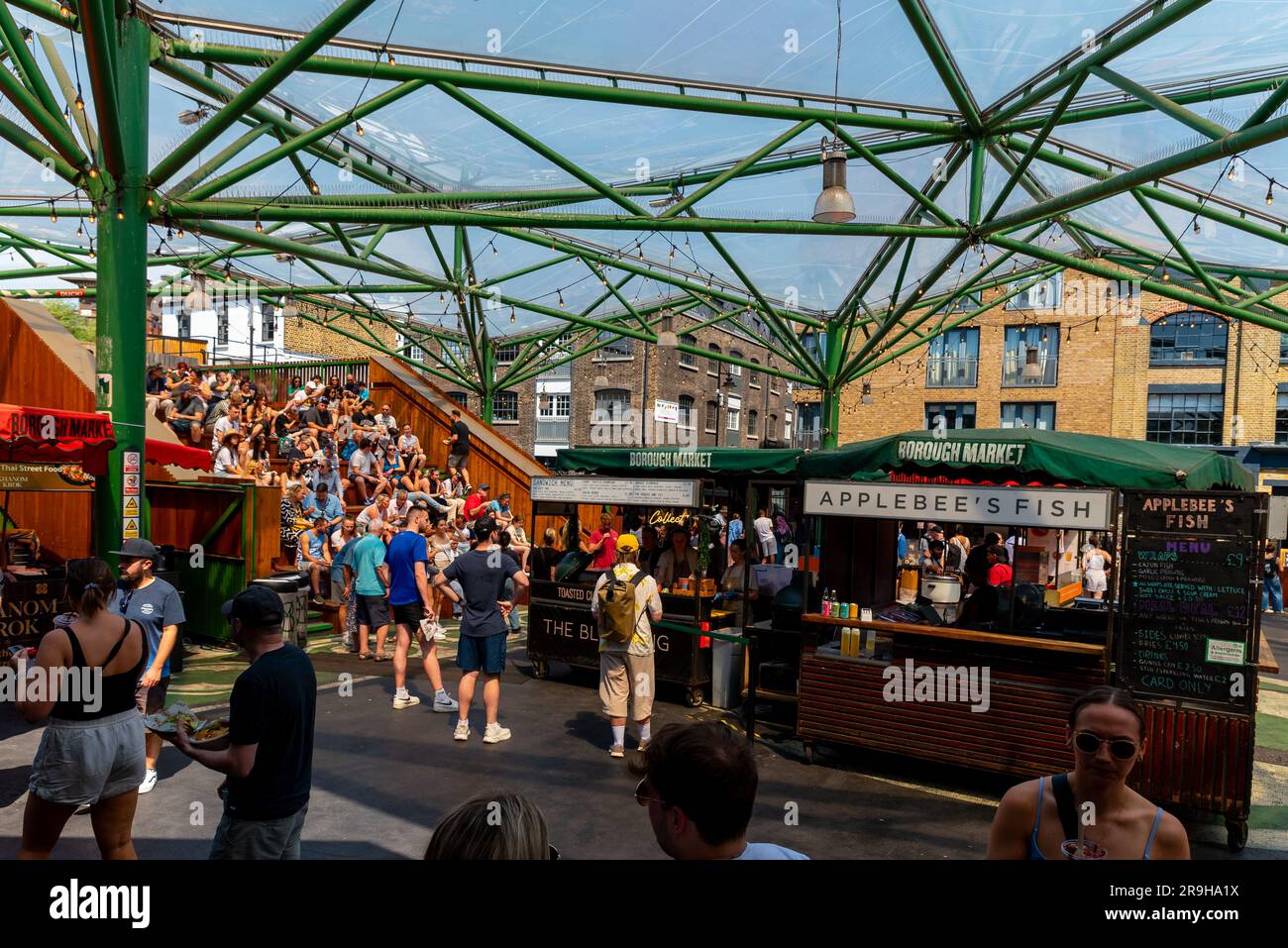 London street food market hi-res stock photography and images - Alamy