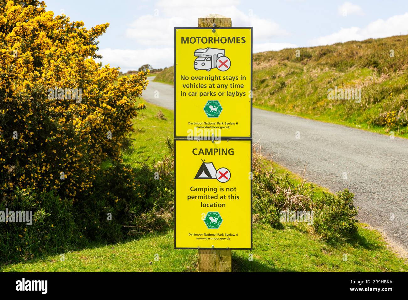 Signs warning of restrictions on camping and overnight stays in motorhomes, Dartmoor, Devon, England, UK Stock Photo