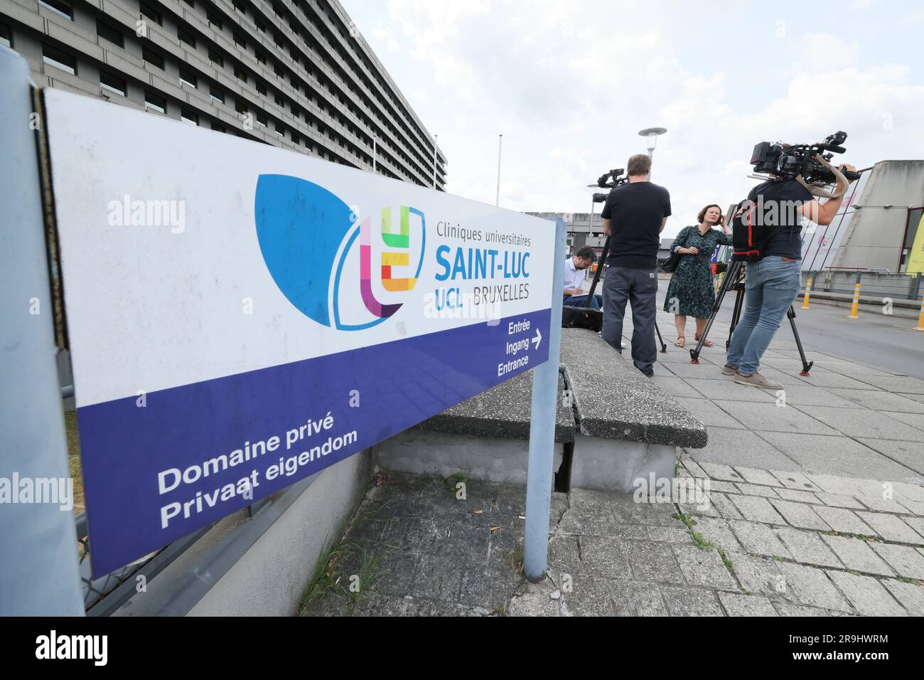 Brussels, Belgium. 27th June, 2023. Illustration picture shows the Saint-Luc hospital in Brussels, Tuesday 27 June 2023. 89-year-old King Albert II has been admitted to the hospital with dehydration symptoms. BELGA PHOTO BENOIT DOPPAGNE Credit: Belga News Agency/Alamy Live News Stock Photo