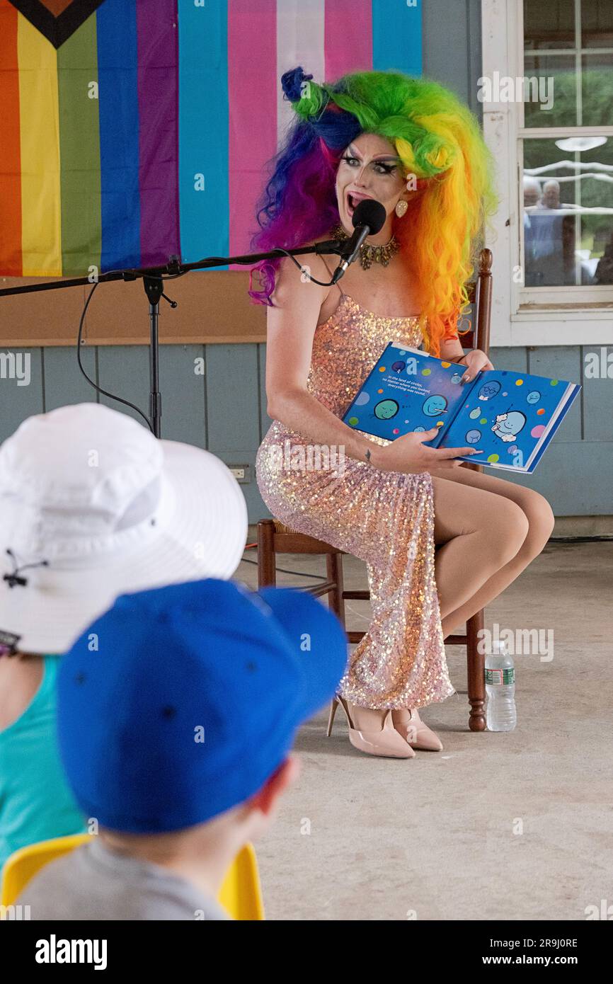 A drag performer reads a book to Children called Fitting In, about inclusivity. In Lewisboro, Westchester at a Pride event. June 2023. Stock Photo