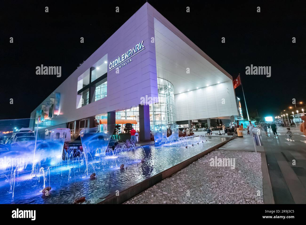 Luxury shopping mall entrance hi-res stock photography and images - Page 21  - Alamy