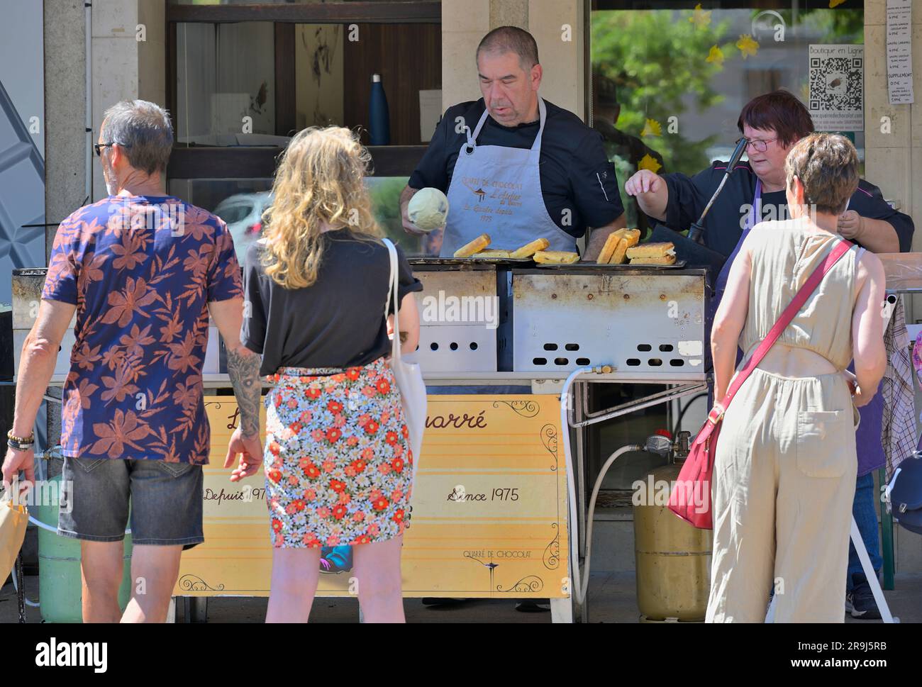 Quarre de Chocolat is an extremely popular waffle outlet in the village of Quarre les Tombes - expect a 1000 ft line and an hour wait, Yonne FR Stock Photo