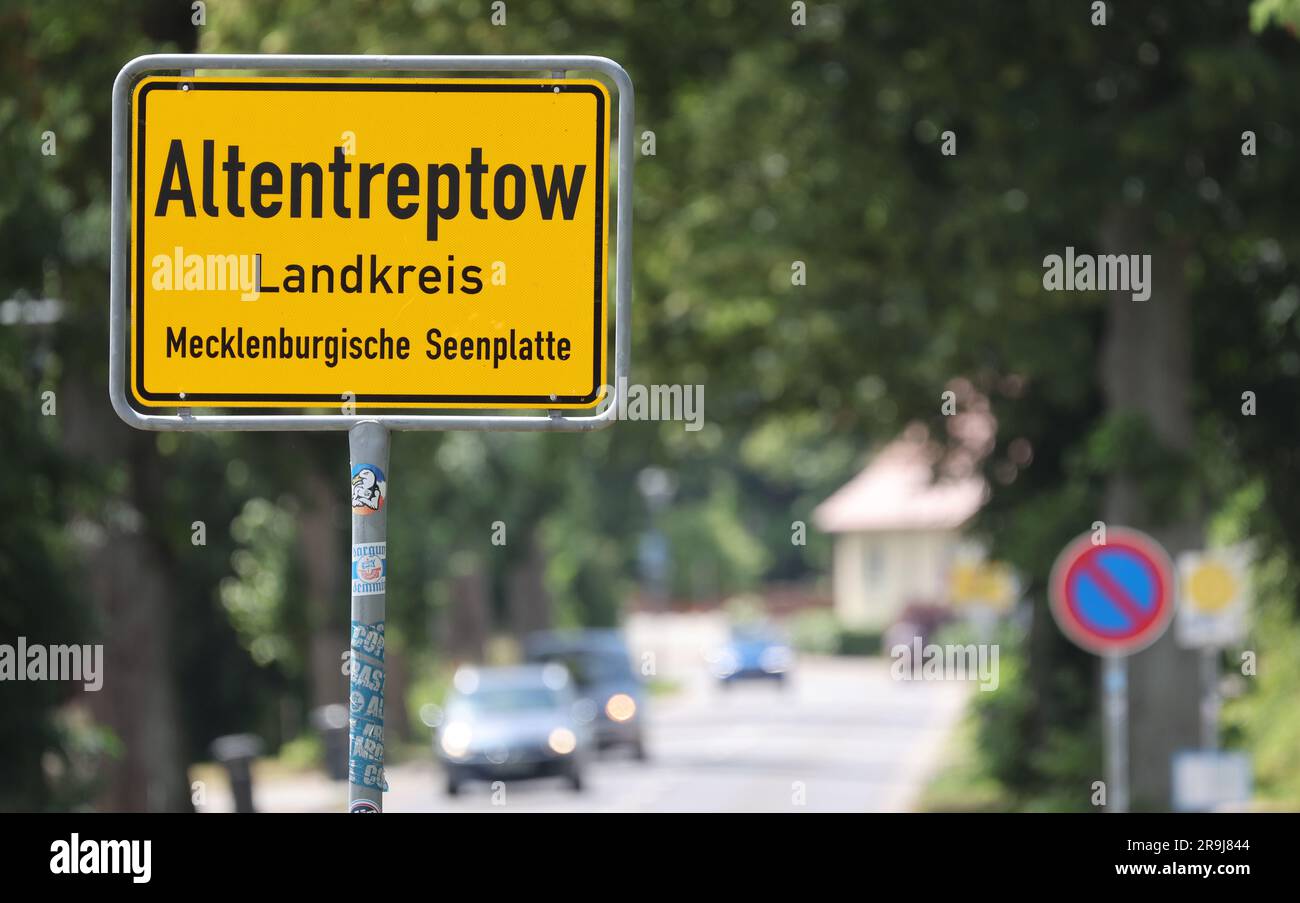 Altentreptow, Germany. 27th June, 2023. The town entrance sign of Altentreptow, where the school of the 13-year-old who died after suspected drug abuse is located. Four suspects have been arrested after the death of the girl, presumably by taking an ecstasy pill. According to police, they are people aged 16, 17, 17 and 37 years. Credit: Bernd Wüstneck/dpa/Alamy Live News Stock Photo