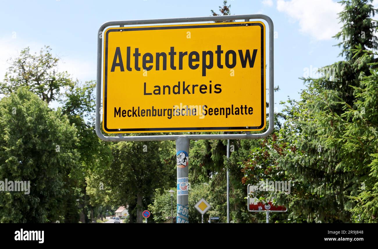 Altentreptow, Germany. 27th June, 2023. The town entrance sign of Altentreptow, where the school of the 13-year-old who died after suspected drug abuse is located. Four suspects have been arrested after the death of the girl, presumably by taking an ecstasy pill. According to police, they are people aged 16, 17, 17 and 37 years. Credit: Bernd Wüstneck/dpa/Alamy Live News Stock Photo