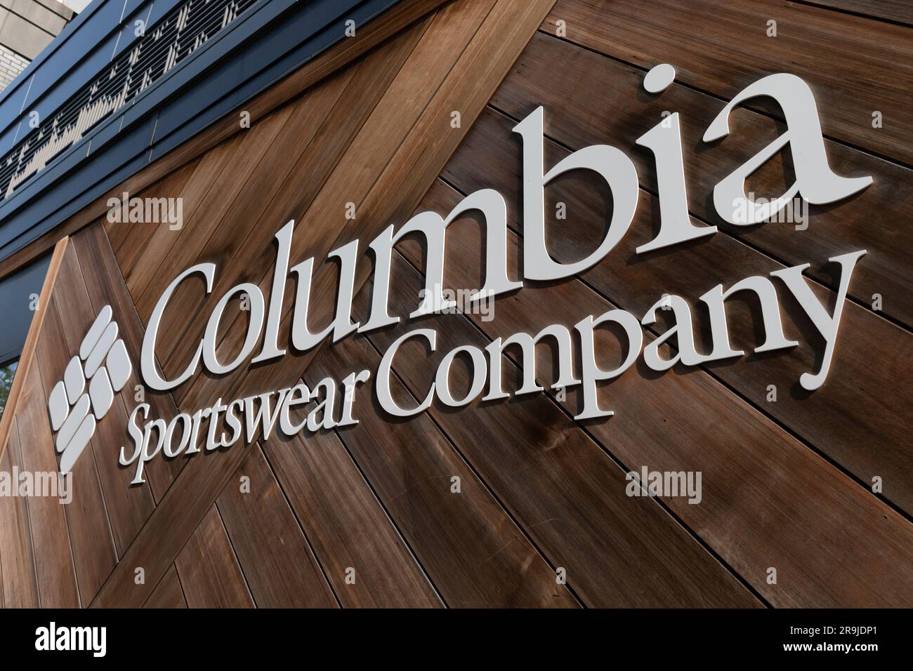 Columbia Sportswear Company store logo Stock Photo Alamy
