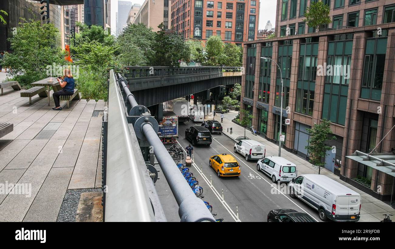 NEW YORK, NEW YORK, USA JUNE 12, 2023 View from High Line W 30St
