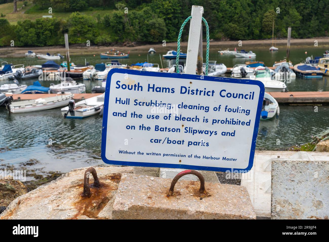 Sign prohibiting hull scrubbing, cleaning of fouling and use of bleach on boat hulls on batson slipway and car or boat parks in salcombe, Devon Stock Photo