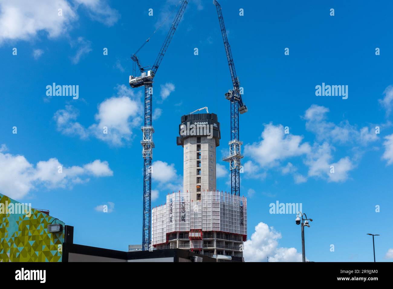 Construction of Octagon, a 155 metre high octagonal shaped building housing apartments and a hotel in the Paradise development in birmingham Stock Photo