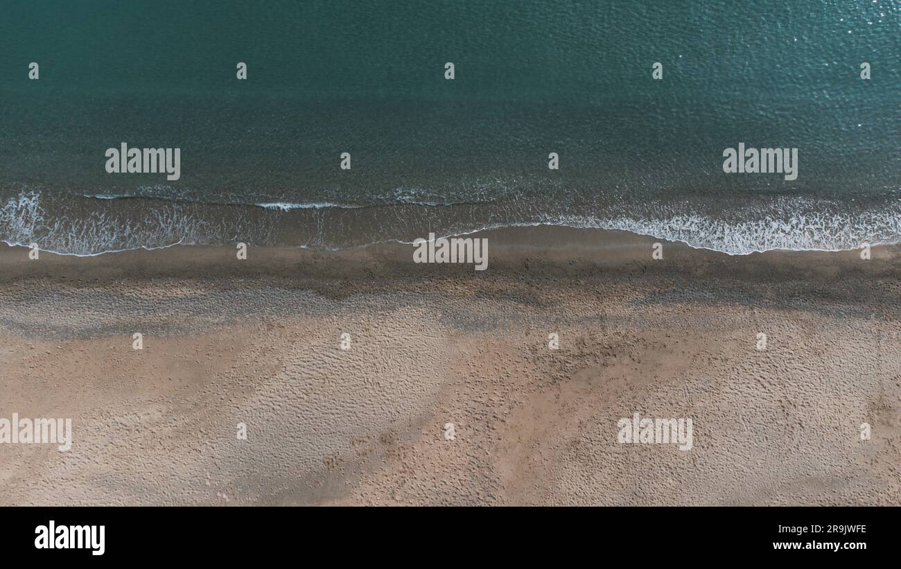 Desertedshorelineview hi-res stock photography and images - Alamy