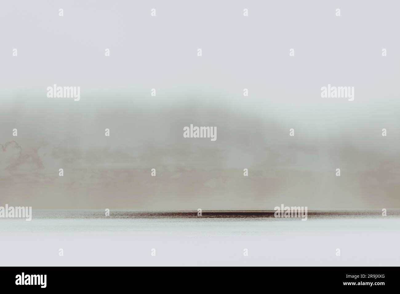 Land horizon ocean hi-res stock photography and images - Alamy