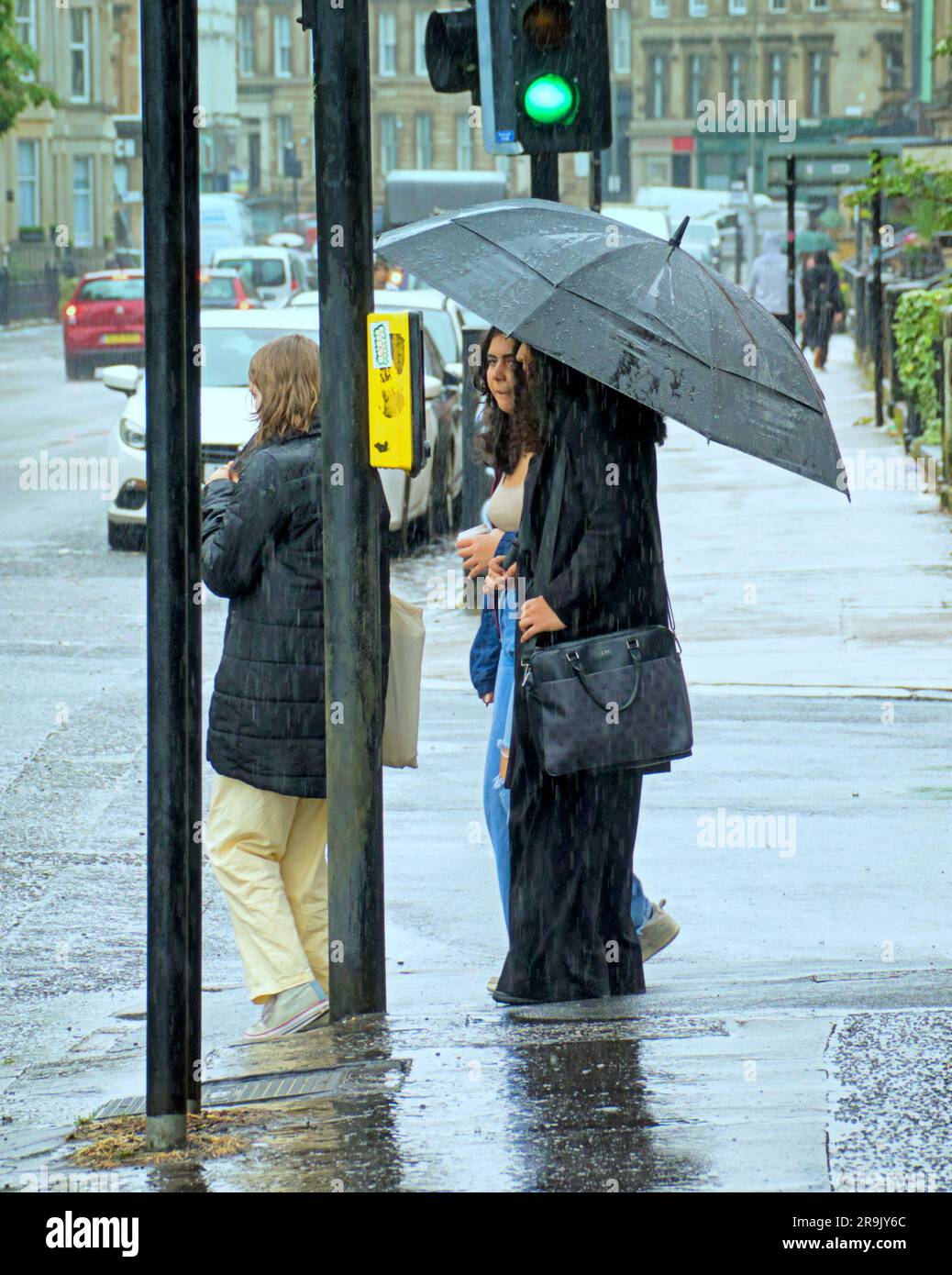 Scotland Raining Glasgow, Scotland, UK 27th June, 2023. UK Weather: Wet in the city as ...