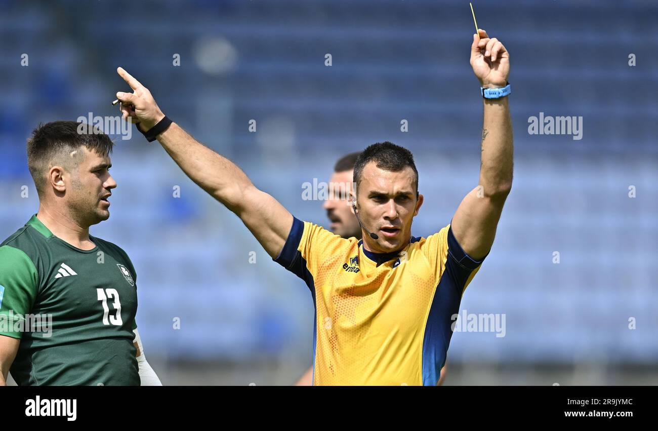 Krakow, Poland. 27th June, 2023. Rugby 7s. 2023 European Games. Henryk Reyman Stadium. Krakow. Referee Adam Leal (GBR) shows the yellow card to Jose Maria Aparicio Paiva Dos (POR, not in photo) during the Rugby 7s event at the 2023 European Games, Krakow, Poland. Credit: Sport In Pictures/Alamy Live News Stock Photo
