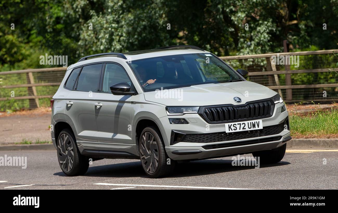 Škoda Karoq Sportline In Graphite Grey: 4K Walkaround & Mehr! - 18p9f4c