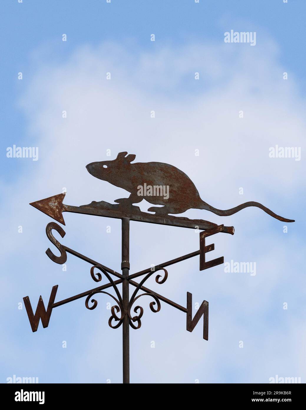 Black death plague rat weather vane on top of Eyam museum, Eyam, Derbyshire, England, UK Stock Photo