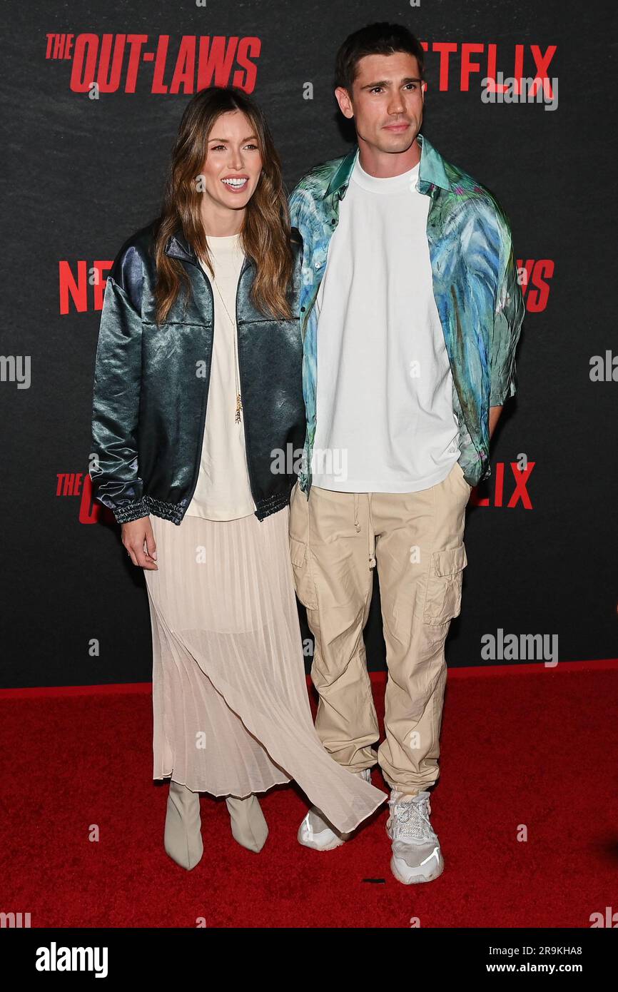 Tanner novlan and kayla ewell hires stock photography and images Alamy