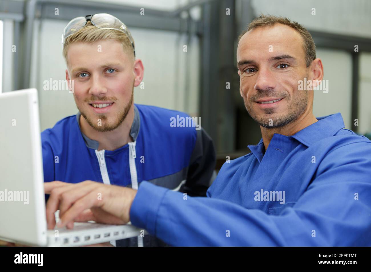 Two engineers using computer hi-res stock photography and images - Alamy