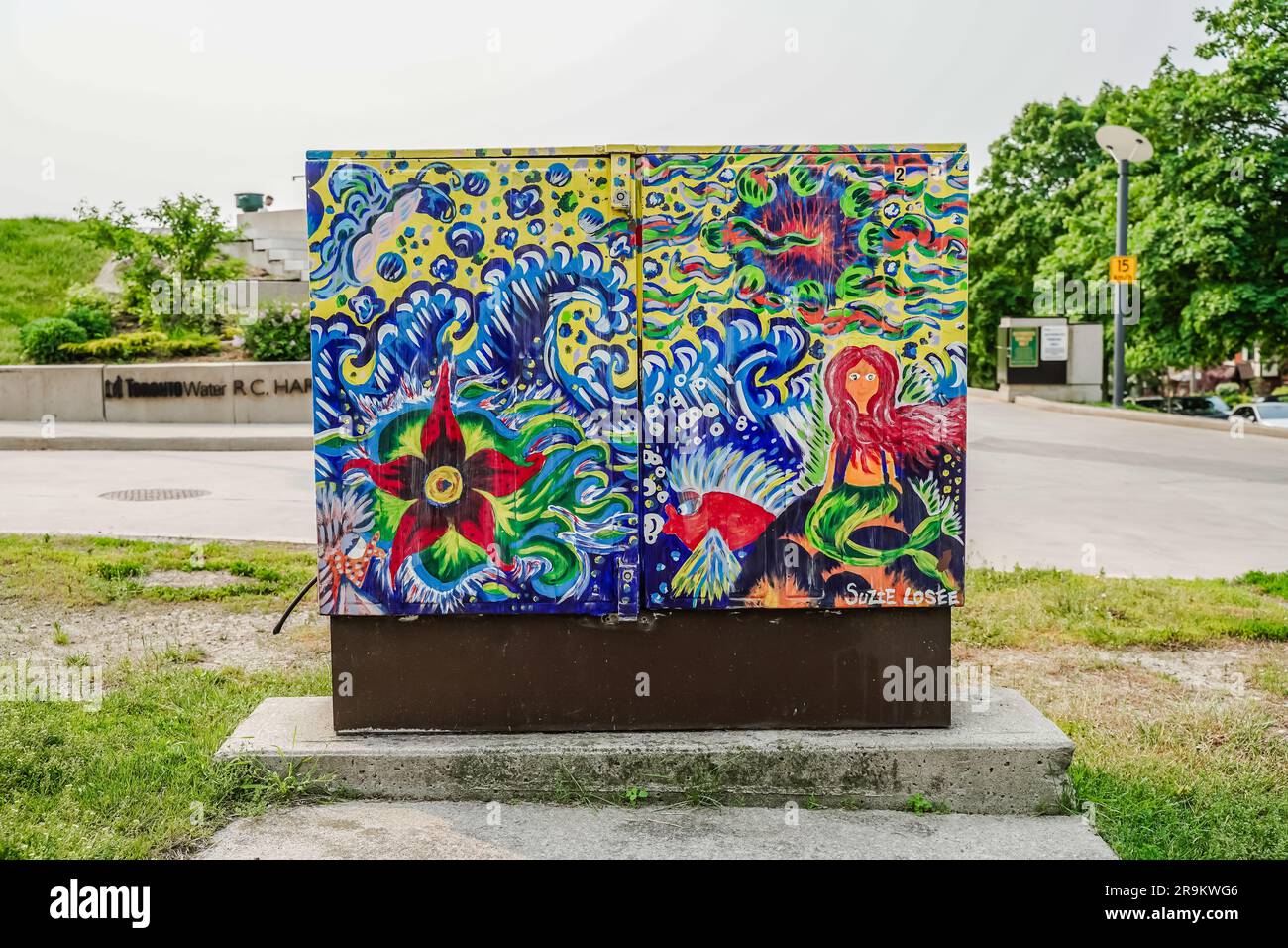 Outdoor electric box art canvas hires stock photography and images Alamy